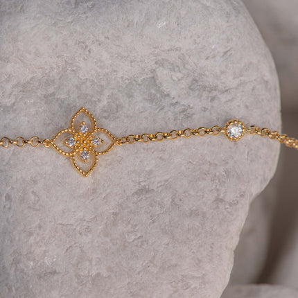 Gold-plated 925 sterling silver chain bracelet with floral motif and clear zircon stones