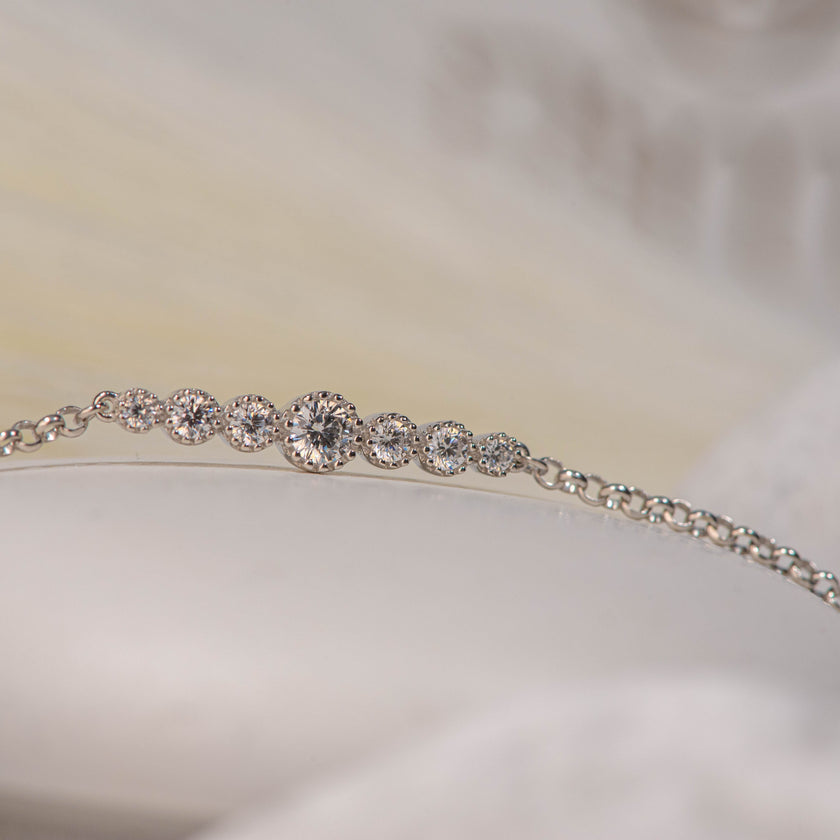 925 sterling silver chain bracelet with graduated central motif of clear zircon stones